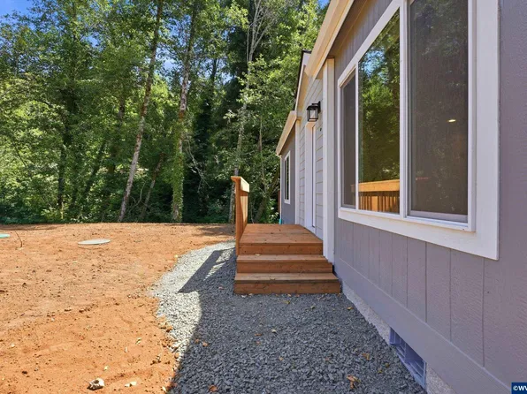 620 N Wayside Loop, Otis, OR 97368