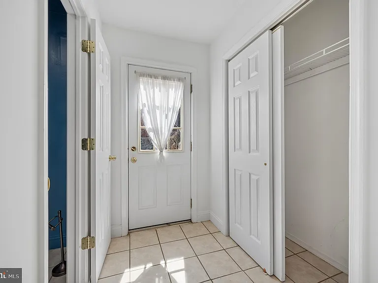 447 Dupont St — Photo 11