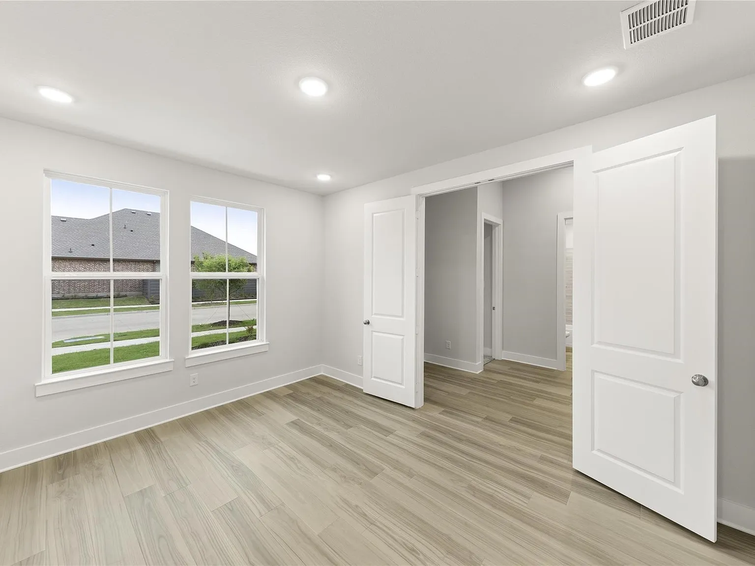 3 bed, 2252 sqft, $2,950 — Photo 3