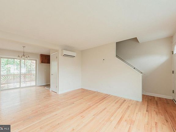 5th image of 106 S Shenandoah Ave