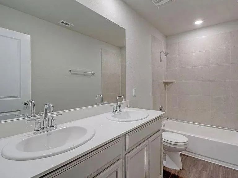 1605 Torre St — Photo 16