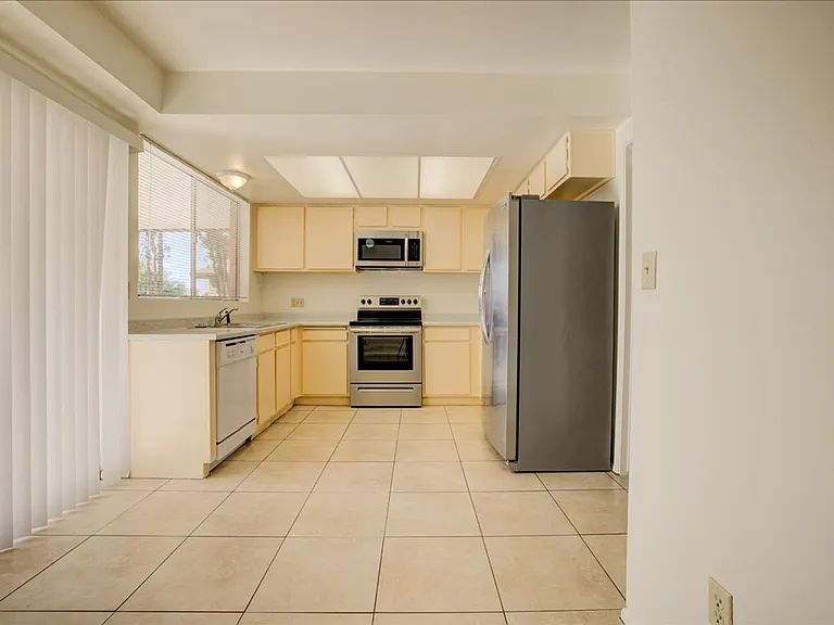 665 N Banff Ave — Photo 12