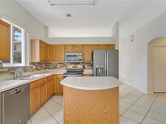 4th image of 4735 SE Winter Haven Ct