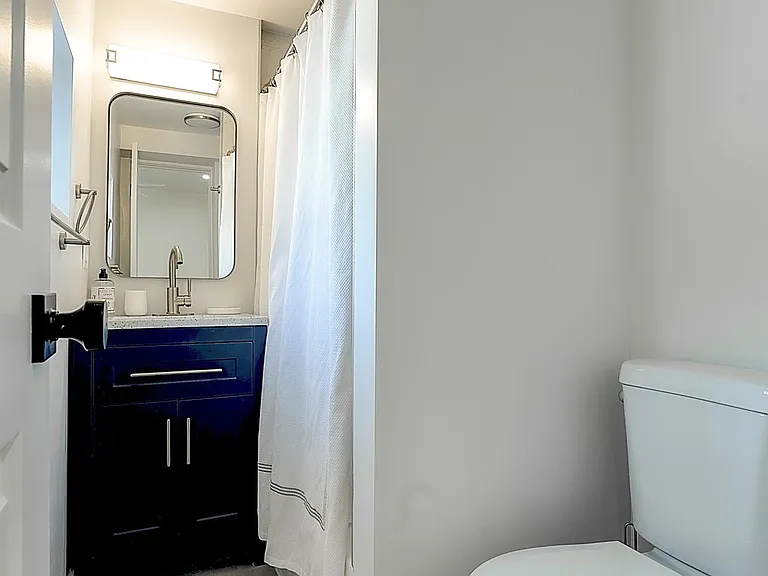 2203 Catharine St #1 — Photo 15