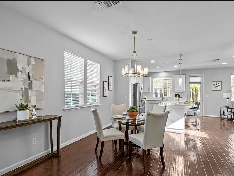 2852 Systron Dr #2852 — Photo 2
