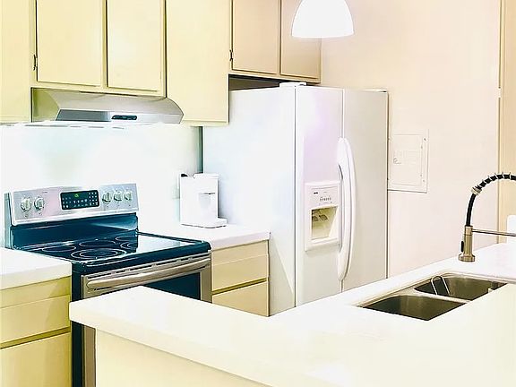 4th image of 23515 Lyons Ave Unit 232