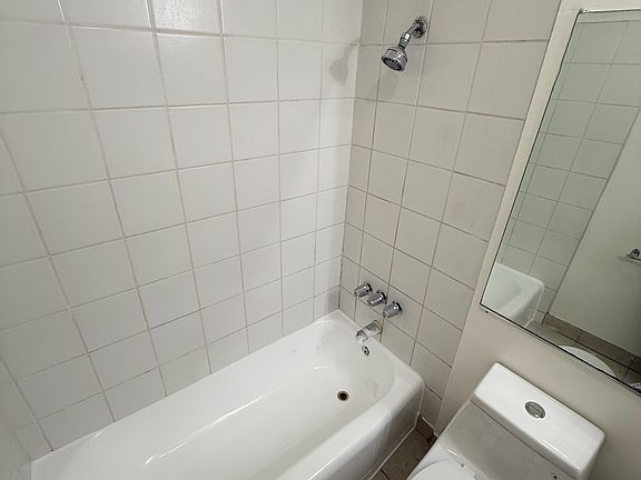 3rd image of 5233 Riverton Ave APT 4