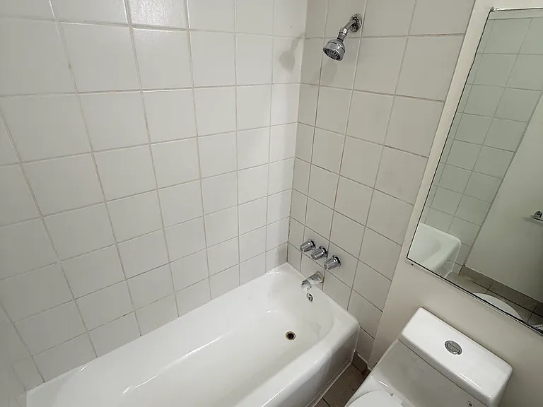 5233 Riverton Ave #4 — Photo 3