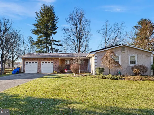 13 Yorkshire Dr, East Windsor, NJ 08520