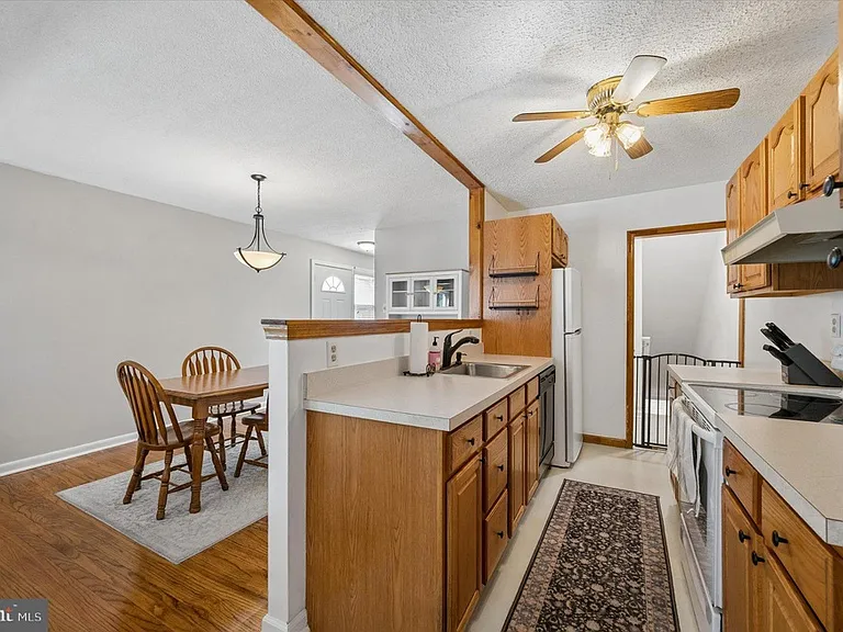 704 Swarthmorewood Ln — Photo 22