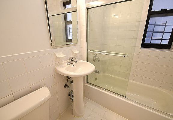 4th image of 930 Sheridan Ave #6E