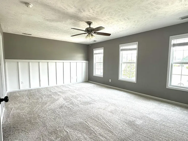 385 Americana Dr — Photo 7