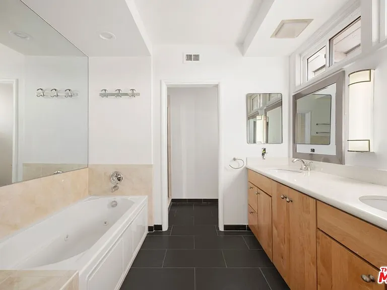 2120 Linda Flora Dr — Photo 9