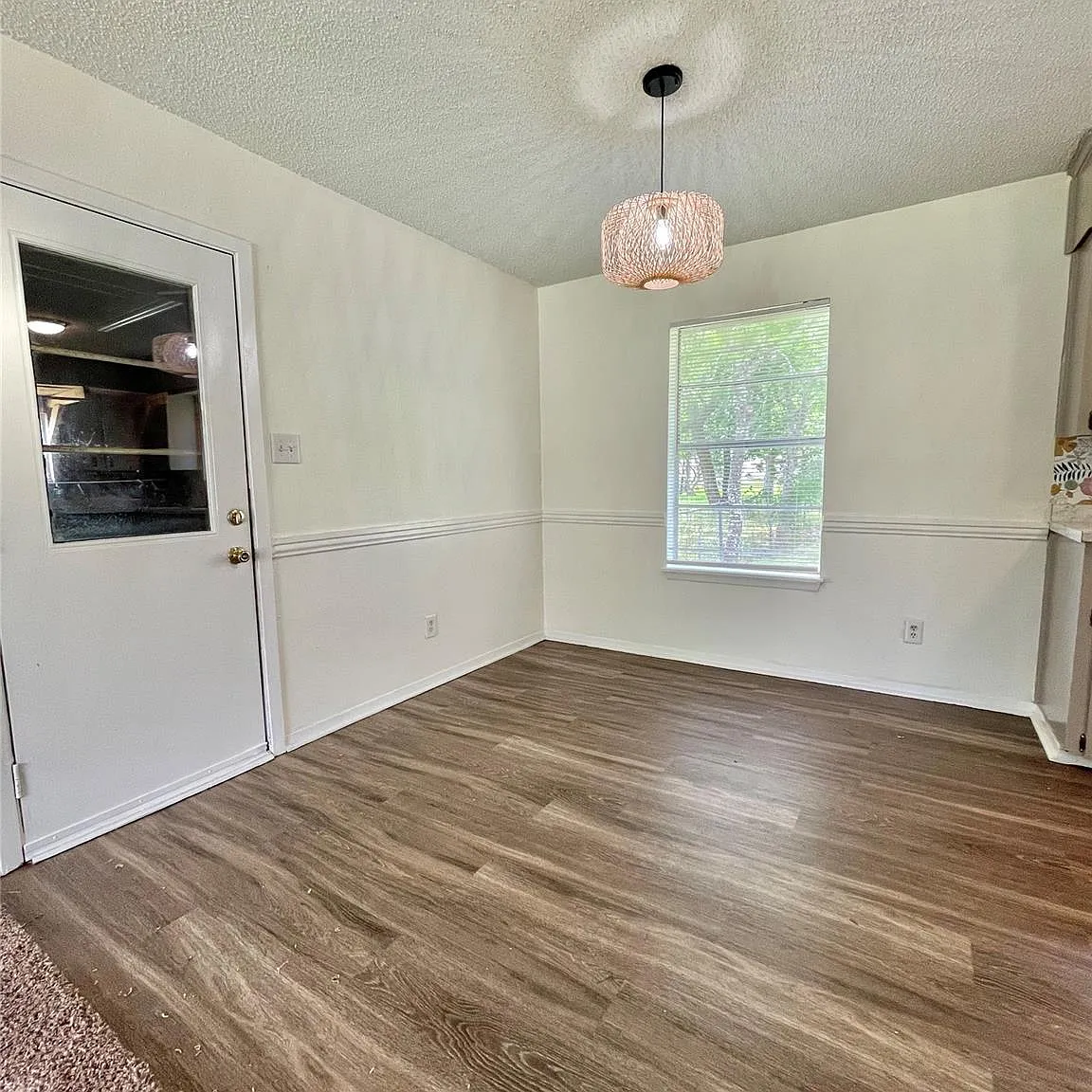 3 bed, 1.5 bath, 1092 sqft, $1,500 — Photo 4