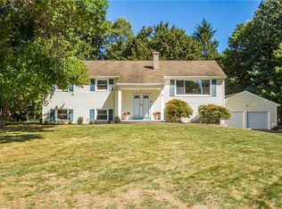 49 Parkridge Dr, Pittsford, NY 14534