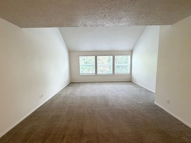 1308-1332 SW Cheltenham St #1308-7 — Photo 3