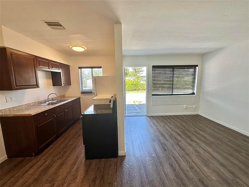 1st image of 300 SE 9th Ct APT 2