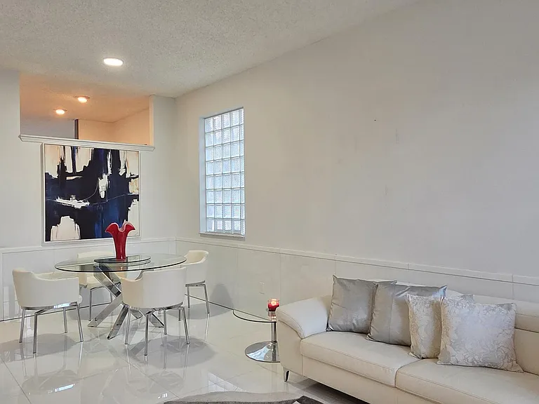 661 Lake Wellington Dr — Photo 13