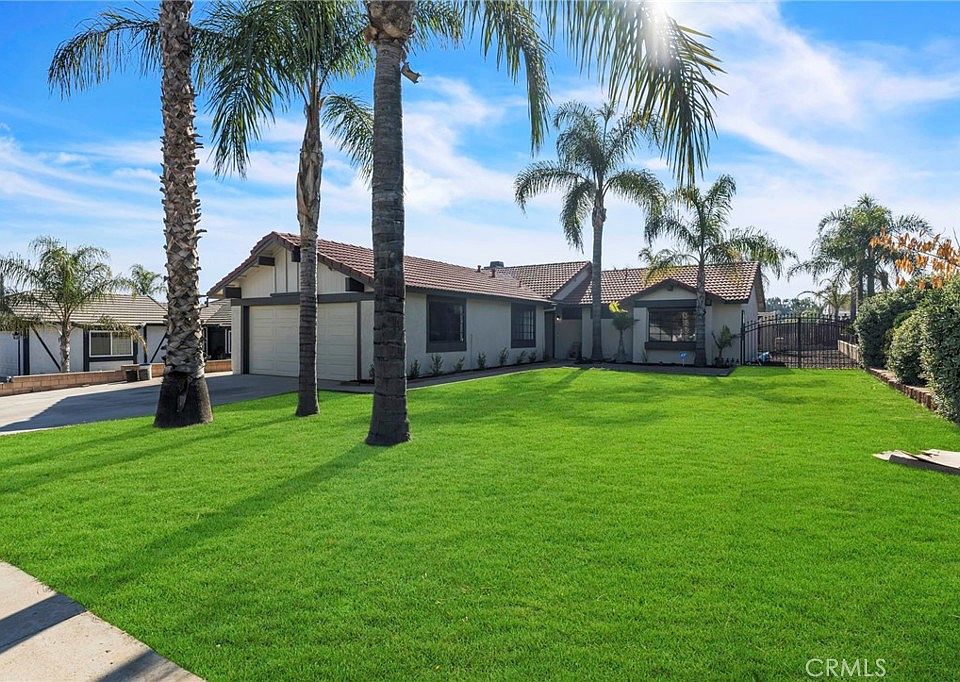 1st image of 23081 Sonnet Dr