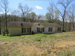 200 Scenic Dr, Scott Depot, WV 25560