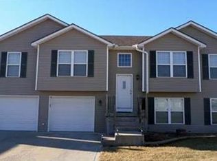 1302 Sam G Hiner Dr, Cameron, MO 64429