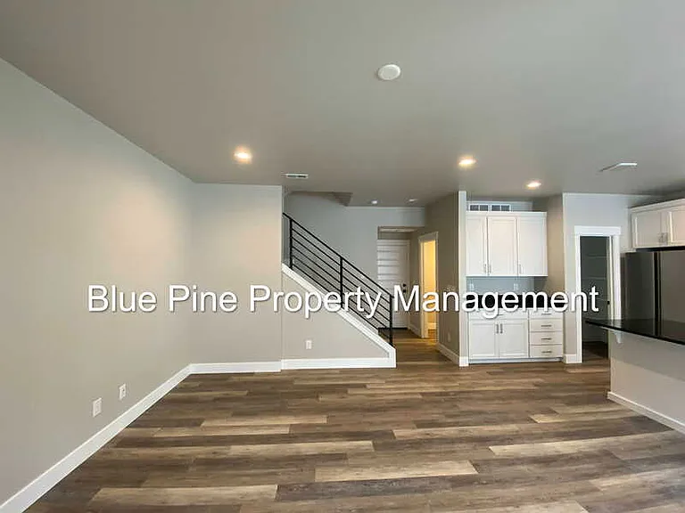 2890 Sunburst Dr — Photo 2
