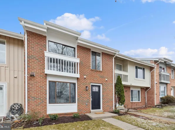 2206 Frear Pl, Herndon, VA 20170