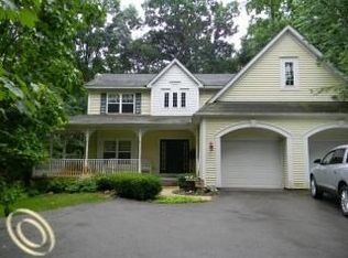 6155 Carey Rd, Commerce Township, MI 48382