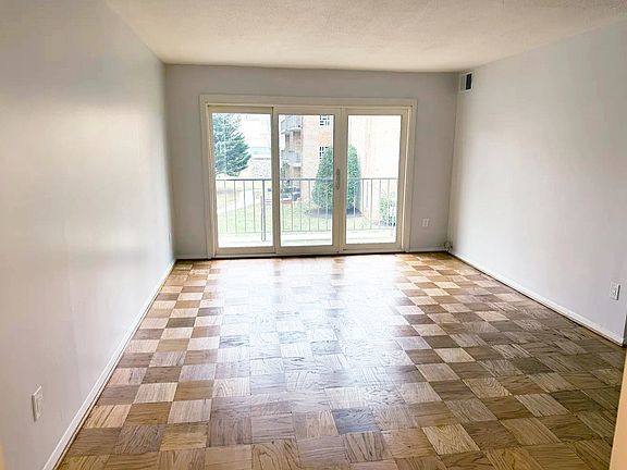 5th image of 11903 Parklawn Dr APT 201