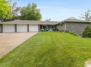 1807 S 16th Circle Dr, Beatrice, NE 68310