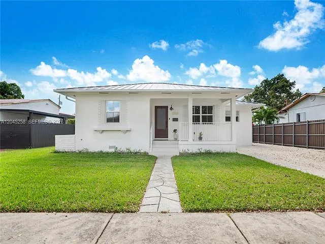 3 bed, 2.5 bath, 1338 sqft, $4,950 — Photo 2
