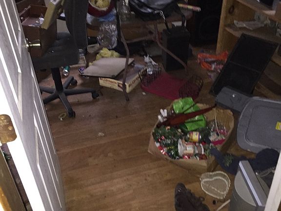 3rd image of 212 Pecan Dr