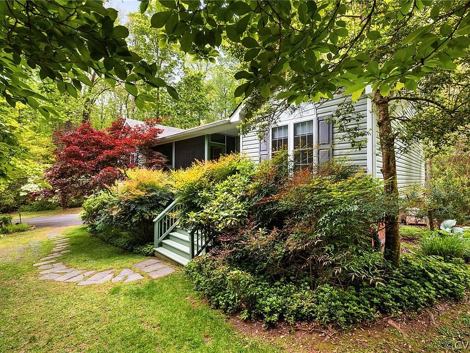1st image of 2027 Oak Leaf Dr