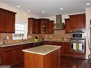 4th image of 3900 Filton Dr