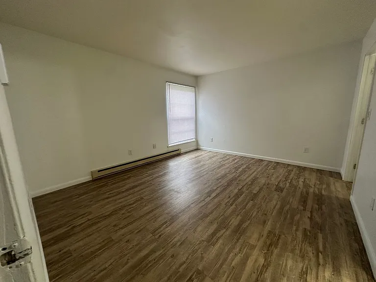 University Park Apartments near Cornell University — Photo 124