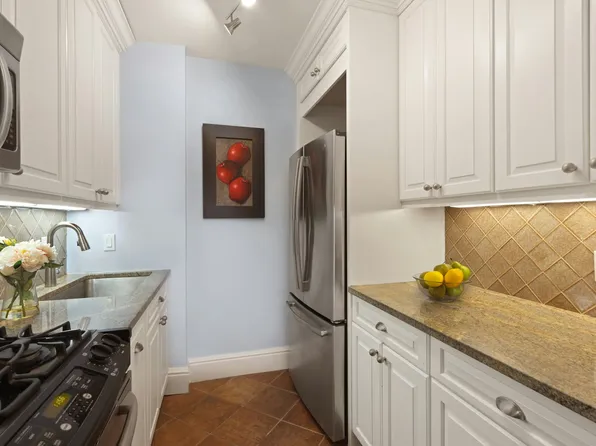 250 West 89th Street 8H image 3 of 14