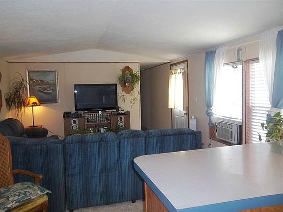 4th image of 255 NW Golden Hills Dr Space 51