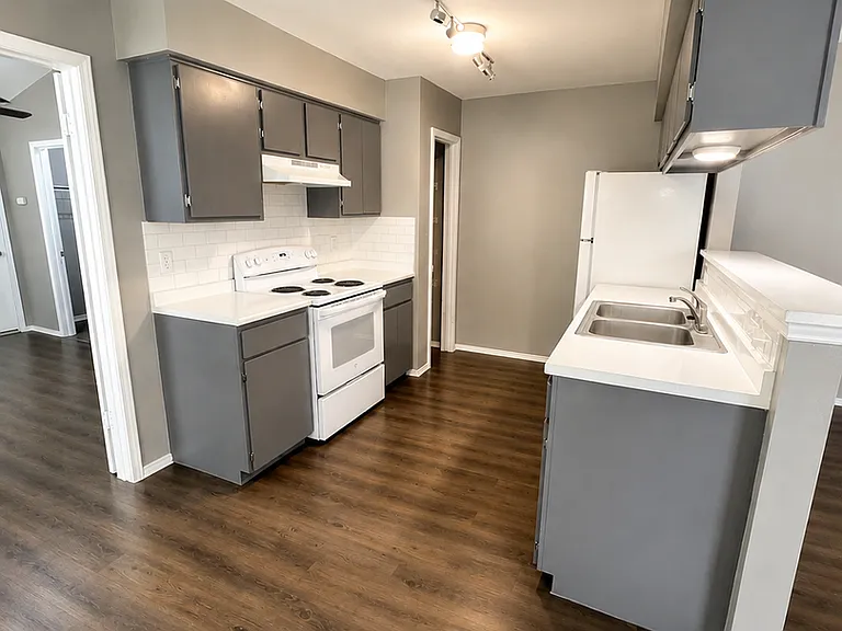 6302-6304 Waddesdon Blf — Photo 6