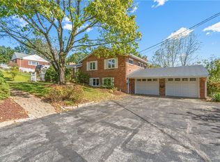 305 Banbury Ln, Natrona Heights, PA 15065