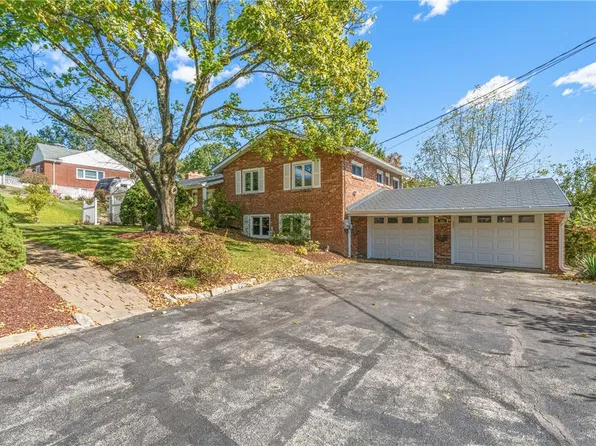 305 Banbury Ln, Natrona Heights, PA 15065