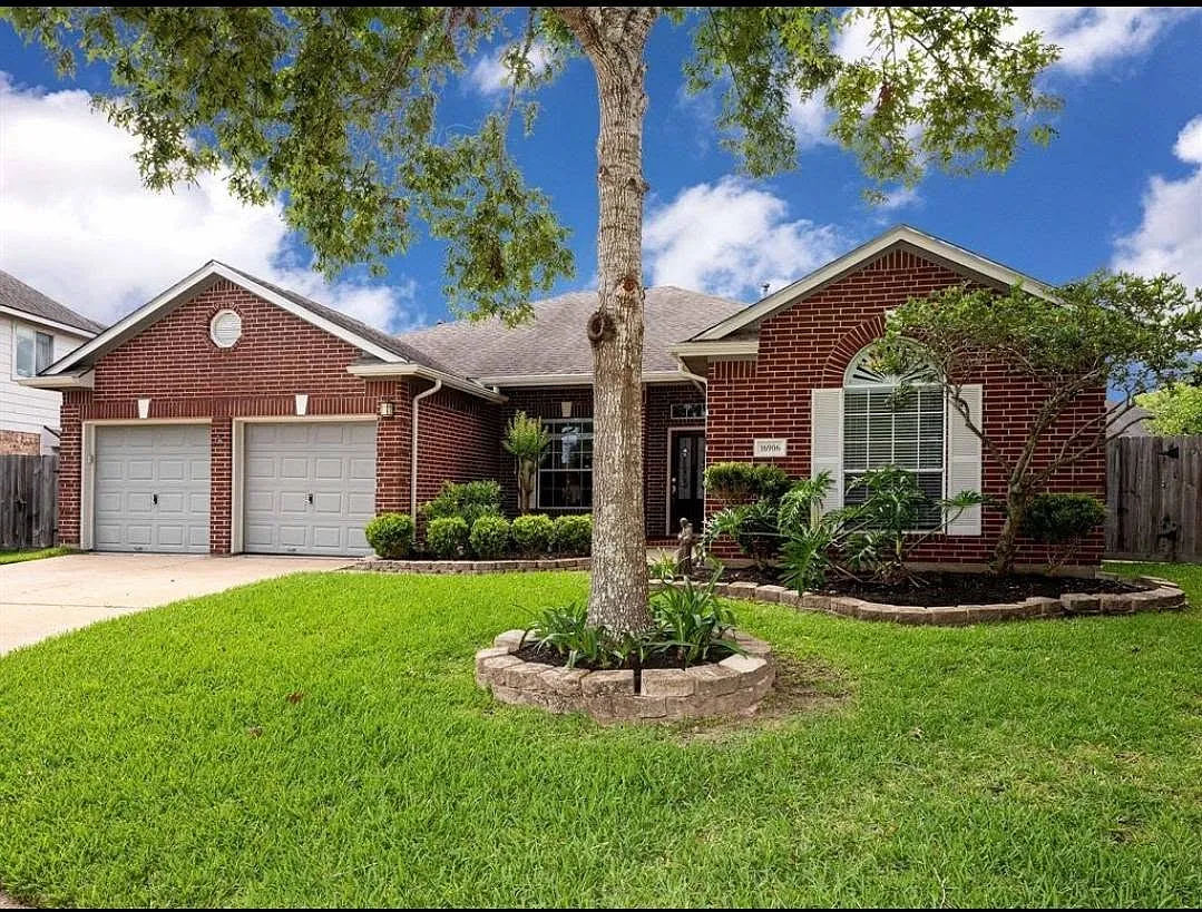 3 bed, 1969 sqft, $2,300 — Photo 1