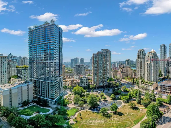 1155 Seymour St #1705, Vancouver, BC V6B 1K2