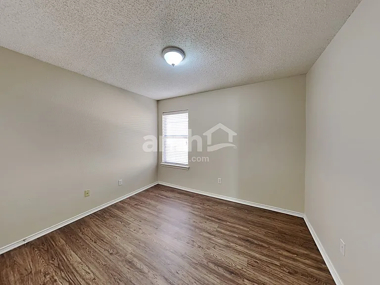 636 Blueberry Hill Ln — Photo 15