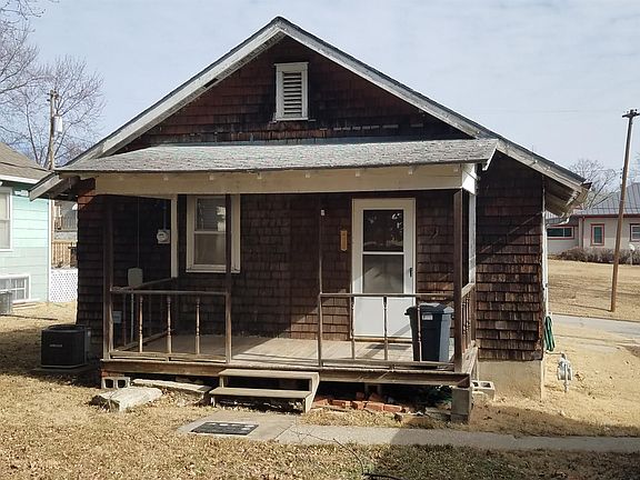2nd image of 307 N Chautauqua St