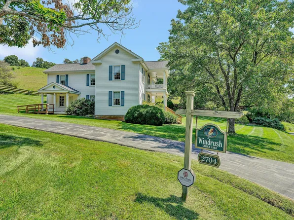 2704 Mountain Pass Rd, Troutville, VA 24175