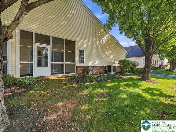 2nd image of 4851 Derby Ln