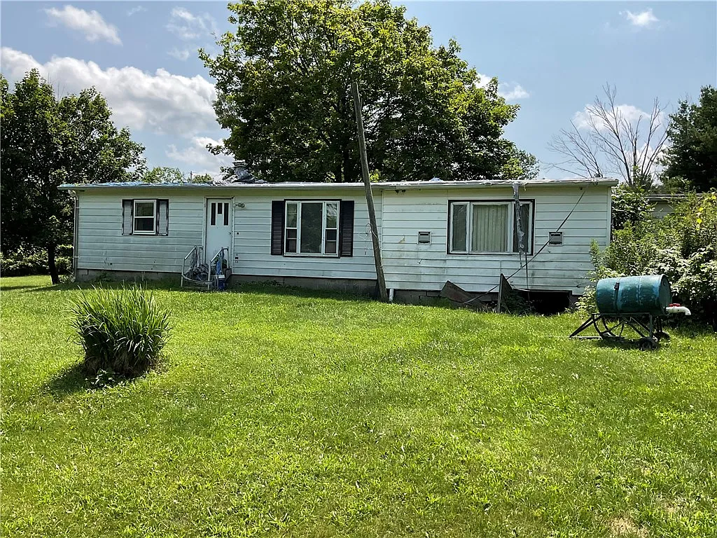 2395 Emo Rd photo 1