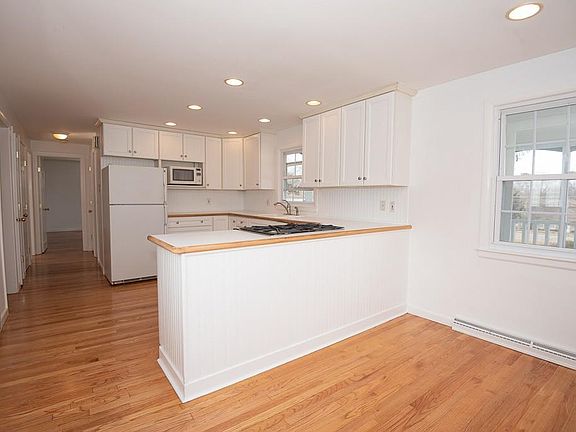 5th image of 3 Cortland Dr