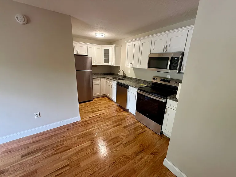 14 Bristol St — Photo 10