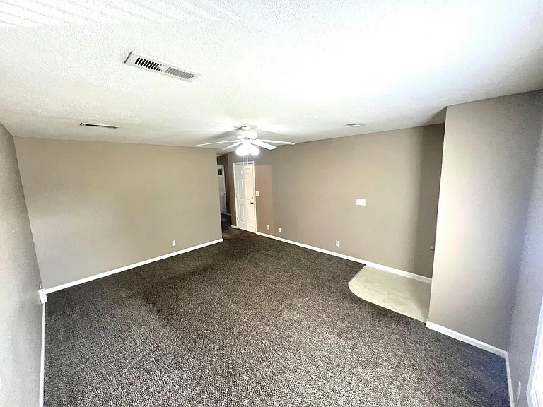 260A Executive Ave — Photo 2